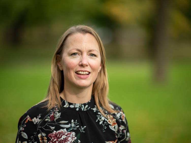 Fotoportret Hendrike Ensink - Beleidsuitvoerder