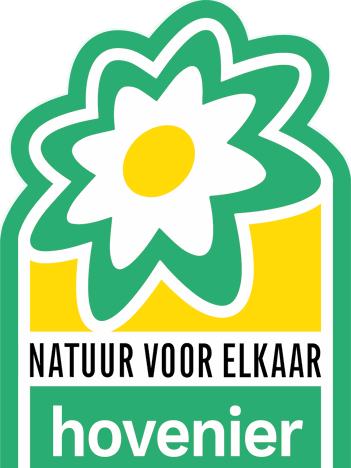 Logo met een witte bloem met geel hart op groene en gele achtergrond, tekst ‘Natuur voor elkaar’ en ‘hovenier’.